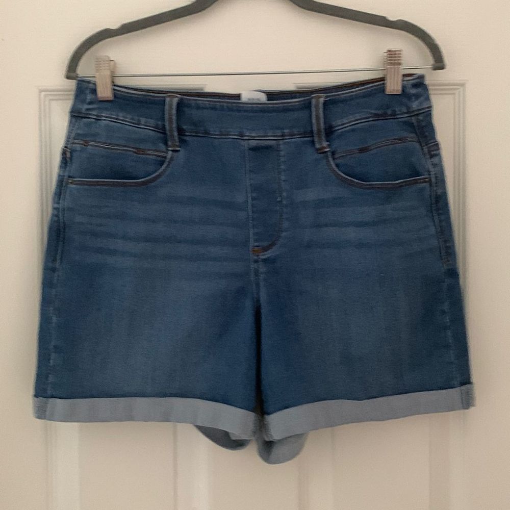 Time and Tru Pull-On Light Wash Blue Stretch Jean Shorts Size Medium (8-10) - Picture 3 of 9